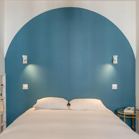 Cozy Faubourg St Martin Retreat