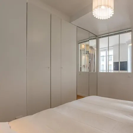 Cozy Faubourg St Martin Retreat *