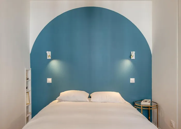 Cozy Faubourg St Martin Retreat