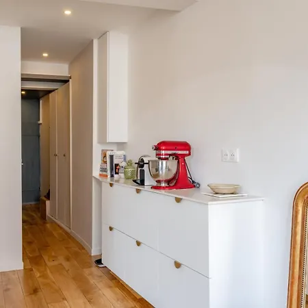 アパート Cozy Faubourg St Martin Retreat パリ