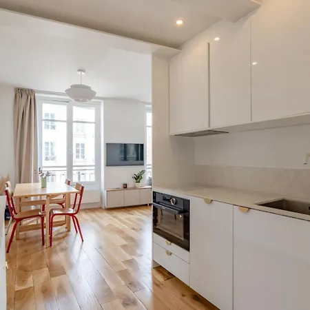 Cozy Faubourg St Martin Retreat פריז