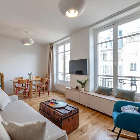 דירה Cozy Faubourg St Martin Retreat פריז