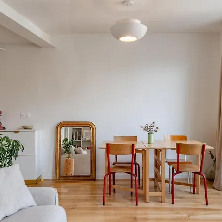 Cozy Faubourg St Martin Retreat