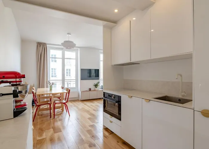 Cozy Faubourg St Martin Retreat París