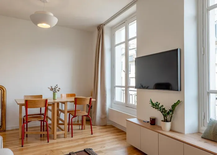 Cozy Faubourg St Martin Retreat Apartamento París