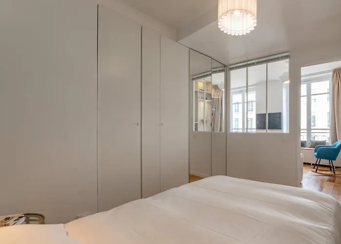 Cozy Faubourg St Martin Retreat *