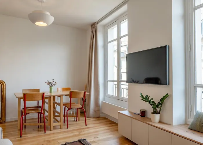 Cozy Faubourg St Martin Retreat * París