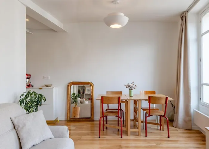Cozy Faubourg St Martin Retreat